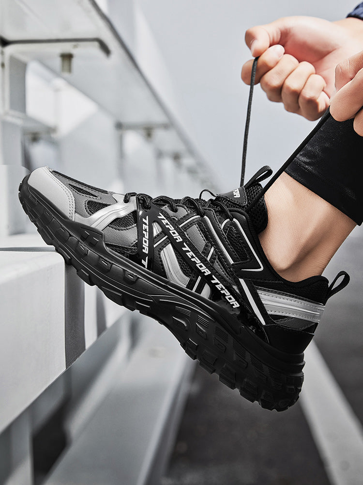 IRIS – Spectrum Knit Runner – Prism Drop